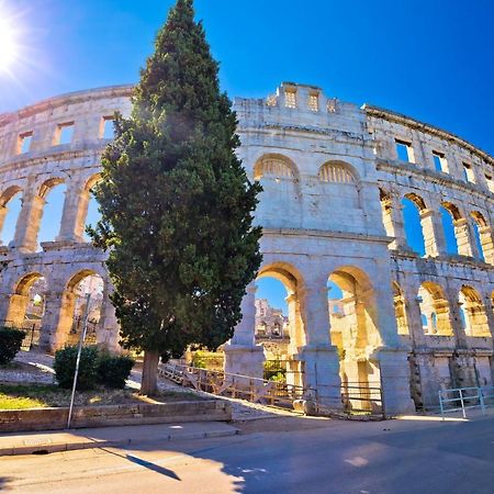 Apartman Monte Rizzi Lägenhet Pula Exteriör bild