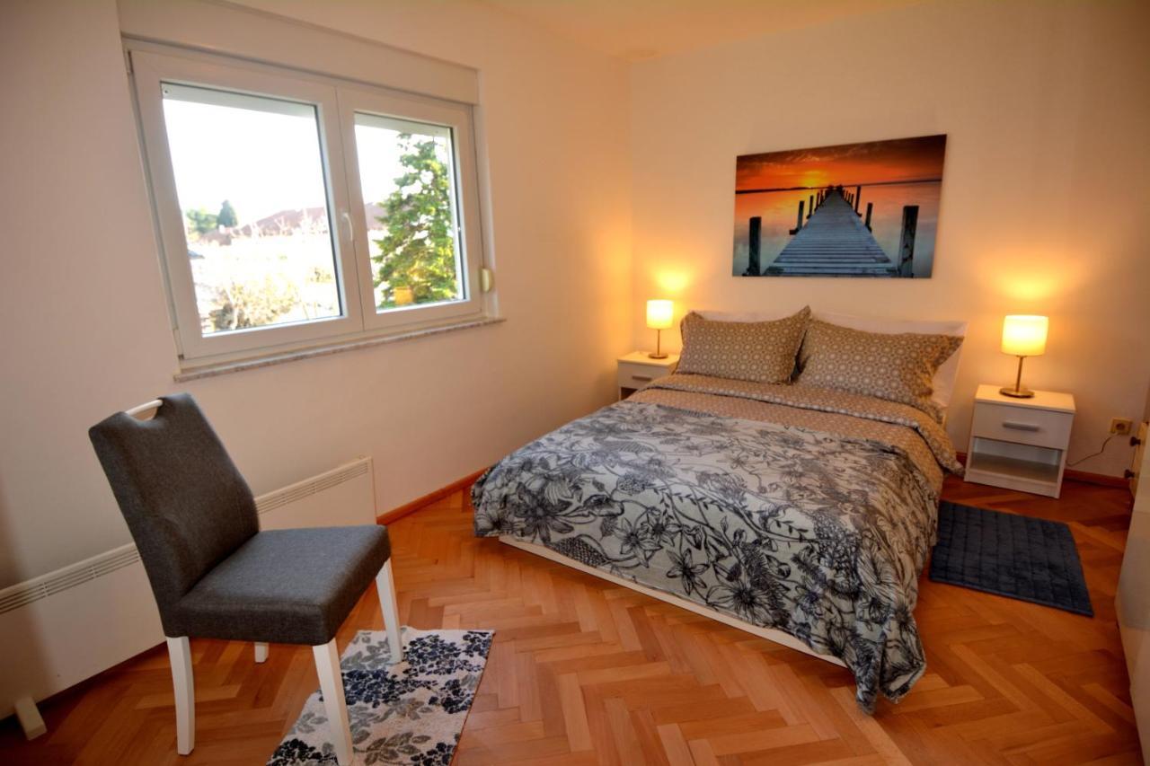 Apartman Monte Rizzi Lägenhet Pula Exteriör bild